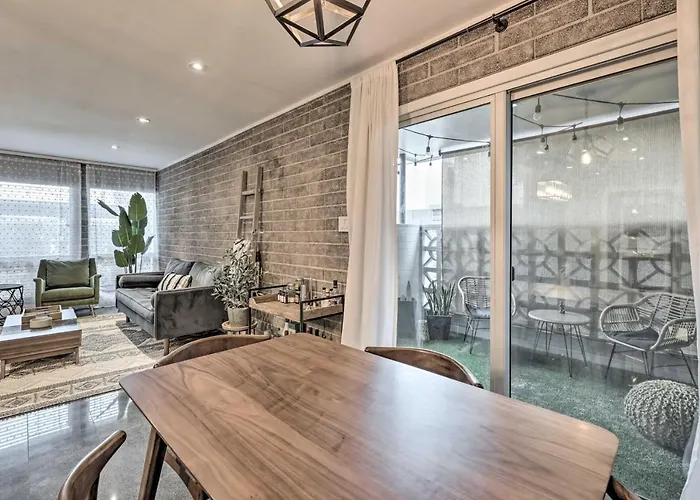 Walk To Fashion Square! Snowbird W/ Pool Holiday home